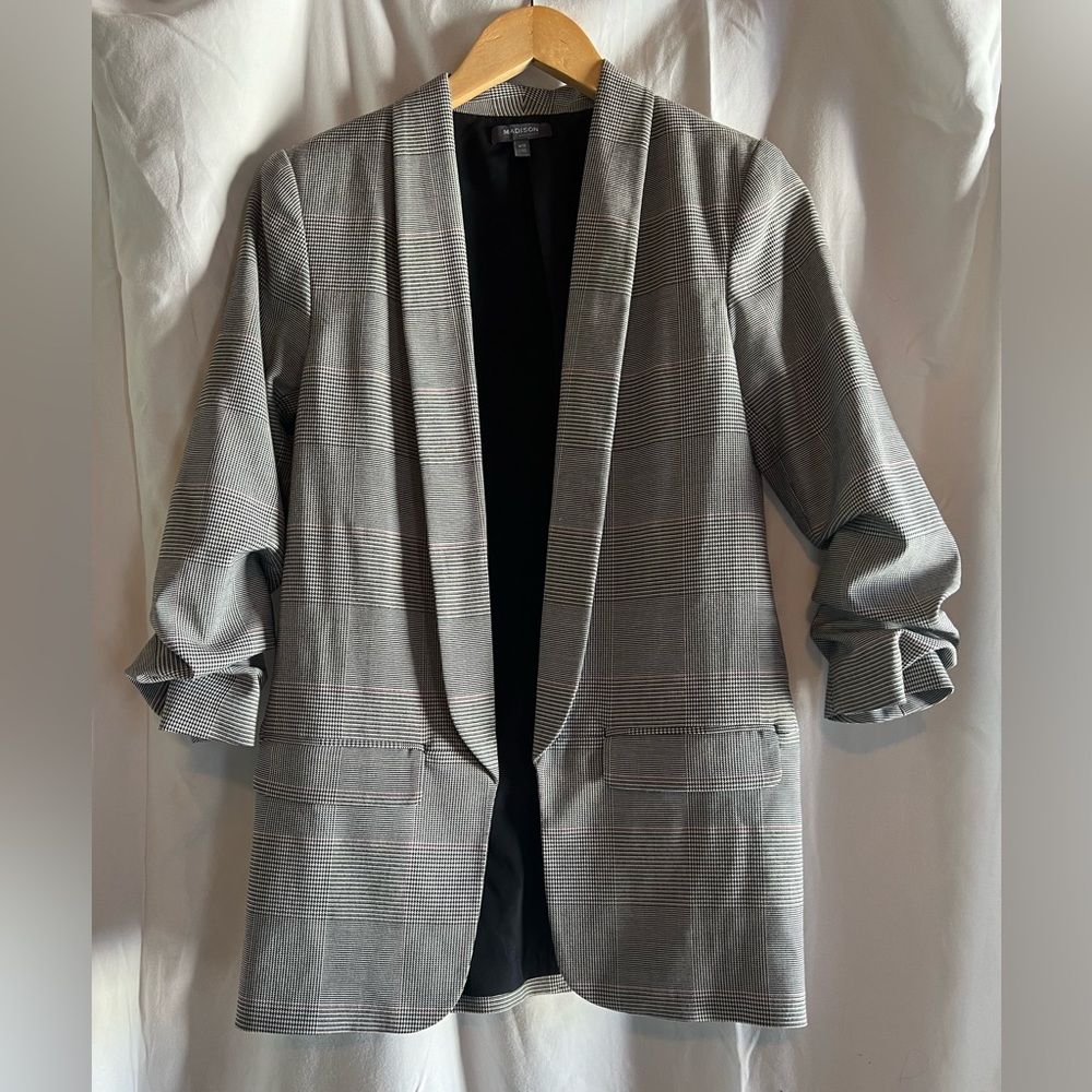 3/4 length sleeve blazer!